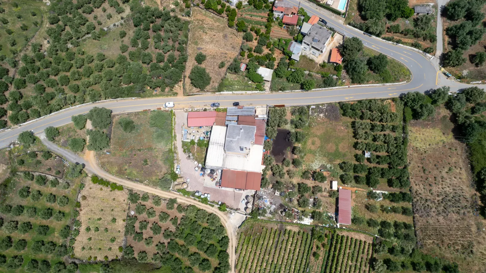 The Mavres winery in Katochori from above